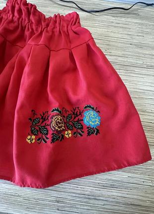 Яркая красная юбка с вышивкой для девочки 6-8 лет4 фото