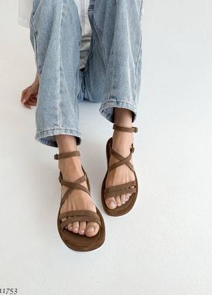 Замшевые босоножки