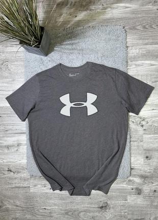 Оригинальная футболка от бренда “under armour”