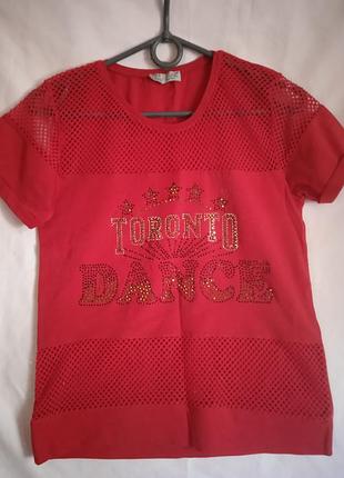 Чудова футболка для дівчинки.