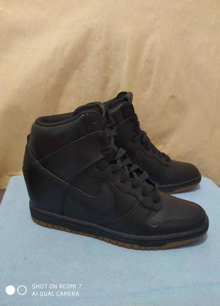 Кожаные кроссовки сникерсы nike dunk sky hi hidden wedge shoes essential black gum 644877-014