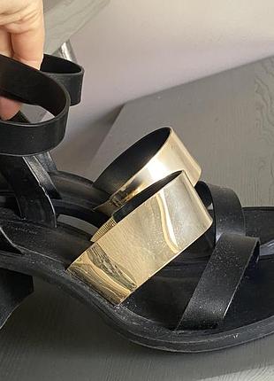 Босоножки zara