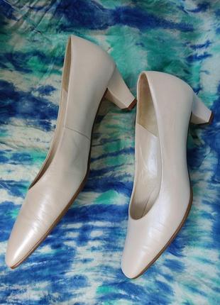 Туфли белые . 37р,  бренд gabor5 фото