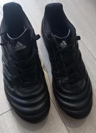 Футбольные бутсы фирменные adidas1 фото