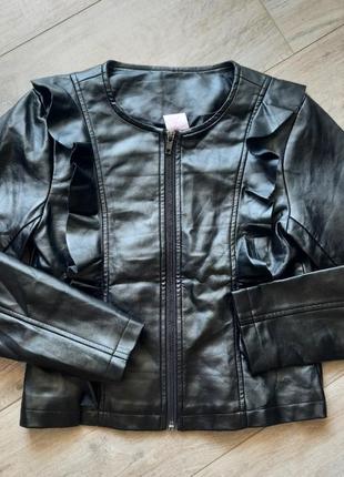 Куртка красивая на девочку 👸
длина рукава 51 см.
 по спинке 44 см
по под рукавами 37 см