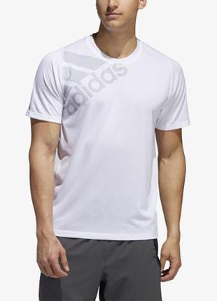 Оригінальна легка спортивна футболка adidas freelift badge of sport graphic tee / dv13131 фото