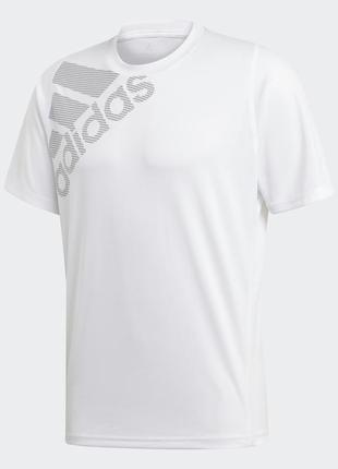 Оригінальна легка спортивна футболка adidas freelift badge of sport graphic tee / dv13135 фото