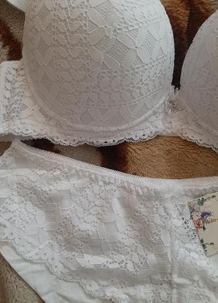 Комплект нижнего белья с кружевом