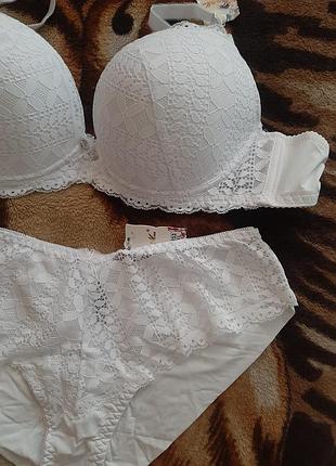 Комплект нижнего белья с кружевом