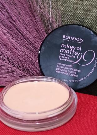 Легкая минеральная, матирующая пудра тональный bourjois (буржуа)