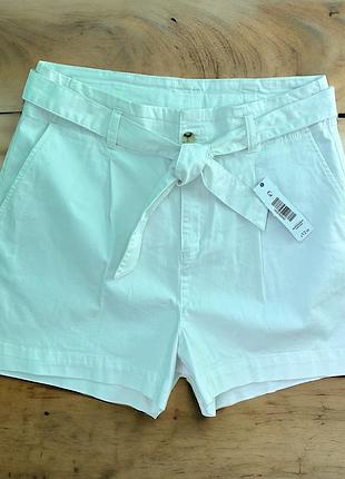 Белые шорты