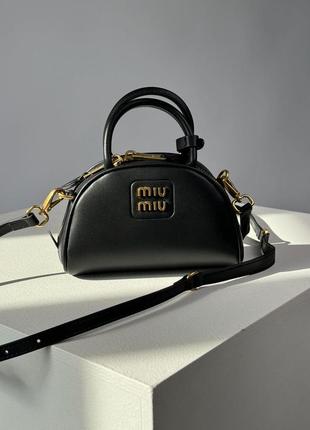 Кожаная сумка miumiu leather top-handle bag black4 фото