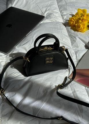 Кожаная сумка miumiu leather top-handle bag black5 фото