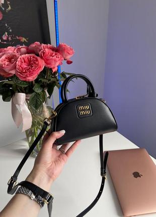 Кожаная сумка miumiu leather top-handle bag black6 фото
