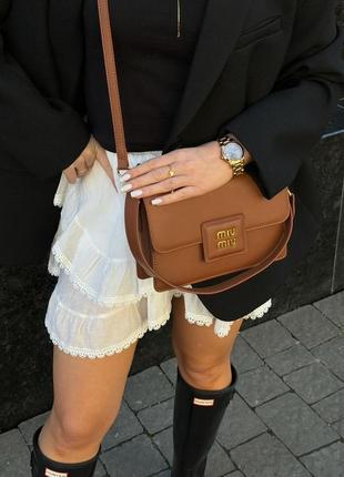 Женская кожаная сумка 👜 miumiu shoulder leather bag brown1 фото