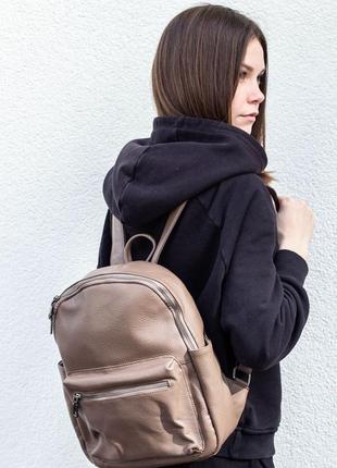 Женский стильный и качественный рюкзак из натуральной кожи коричневый4 фото