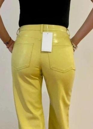 Стильные брюки из эко-кожи bershka (очень приятный цвет приема)