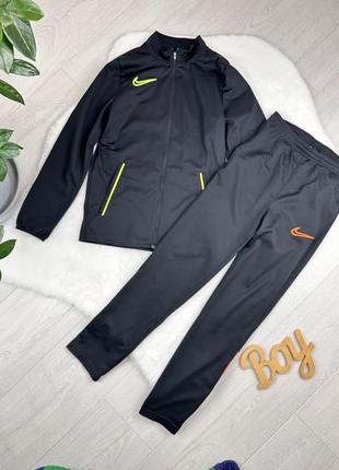 Тонкий спортивный костюм nike на мальчика 9-10р.5 фото