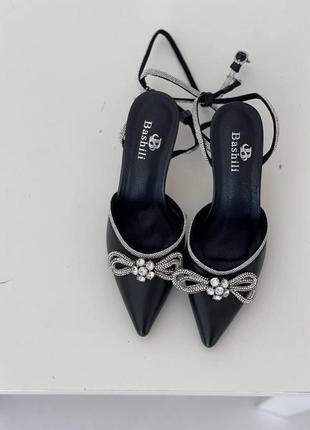 Чорные туфли с камнями на каблуке6 фото