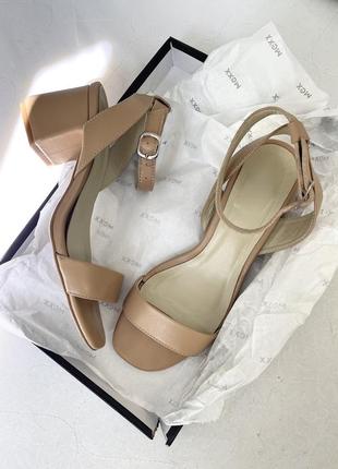 Босоножки кожаные