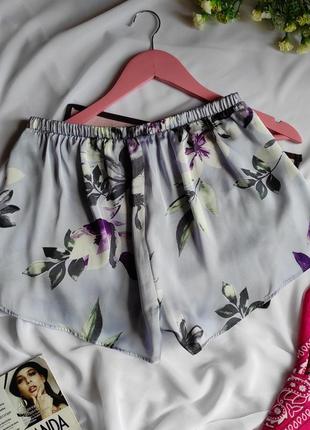 Атласные цветные короткие шортики цветочный принт пижама одежда для дома и сна легкие шорты2 фото