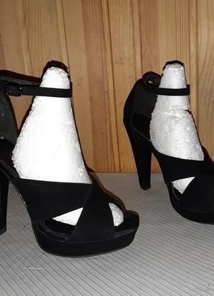 Чёрные босоножки на высоком каблуке и толстой подошве для стриппластики и пилатеса1 фото