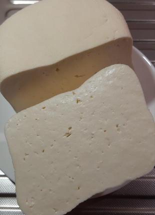 Фета — домашній сир в оливковій олії.