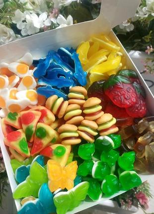 Подарунковий світ бокс із жувальними цукерками, мармелад, набі...