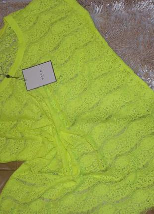 Яскрава мереживна блузка vila