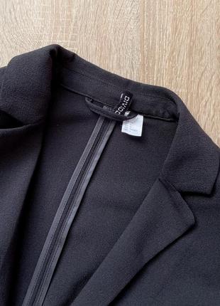 Черный базовый пиджак на кнопку5 фото