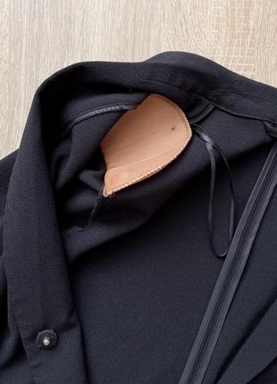 Черный базовый пиджак на кнопку3 фото