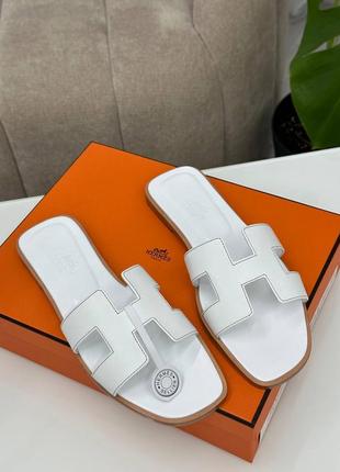 Белые шлепанцы эрмес hermes