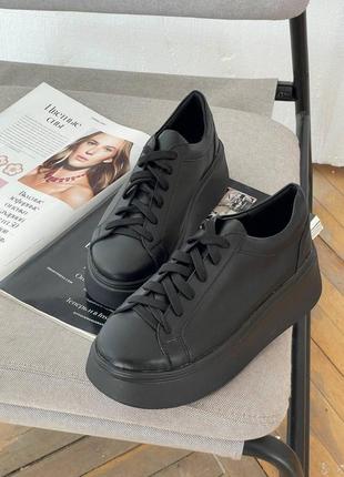 Жіночі кросівки чорні на платформі шкіряні8 фото