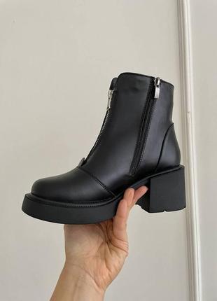 Жіночі ботинки чорні зимові шкіряні 40 р5 фото