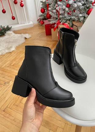 Жіночі ботинки чорні зимові шкіряні 40 р6 фото