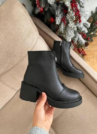 Жіночі ботинки чорні зимові шкіряні 40 р8 фото