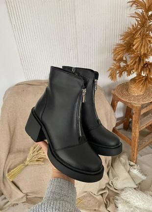 Жіночі ботинки чорні зимові шкіряні 40 р9 фото
