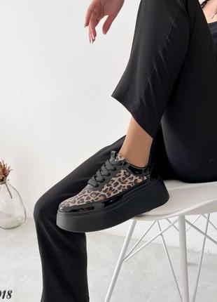 Черные леопардовые женские кроссовки кеды на высокой подошве утолщенной из натуральной кожи кожаные кроссовки кеды с леопардовым принтом7 фото