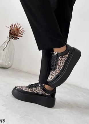 Черные леопардовые женские кроссовки кеды на высокой подошве утолщенной из натуральной кожи кожаные кроссовки кеды с леопардовым принтом3 фото