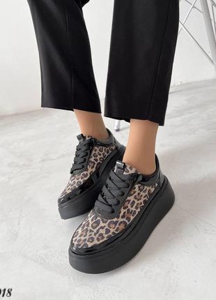 Черные леопардовые женские кроссовки кеды на высокой подошве утолщенной из натуральной кожи кожаные кроссовки кеды с леопардовым принтом5 фото
