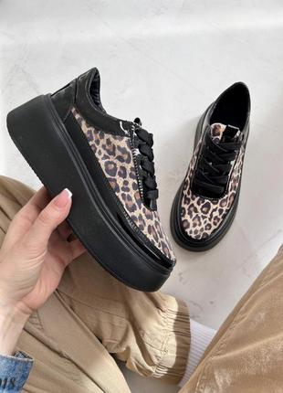 Черные леопардовые женские кроссовки кеды на высокой подошве утолщенной из натуральной кожи кожаные кроссовки кеды с леопардовым принтом