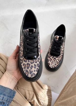 Черные леопардовые женские кроссовки кеды на высокой подошве утолщенной из натуральной кожи кожаные кроссовки кеды с леопардовым принтом8 фото