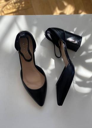 Жіночі туфлі лодочки чорні на каблуку 40 р4 фото
