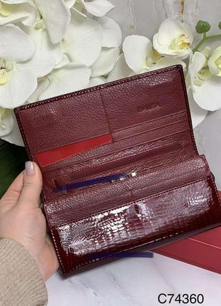 Жіночий шкіряний лакований бордовий гаманець на магнітах balisa2 фото