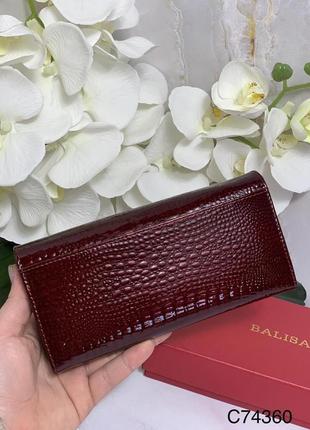 Жіночий шкіряний лакований бордовий гаманець на магнітах balisa3 фото