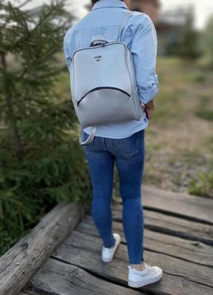 Жіночий рюкзак-сумка срібло екошкіра