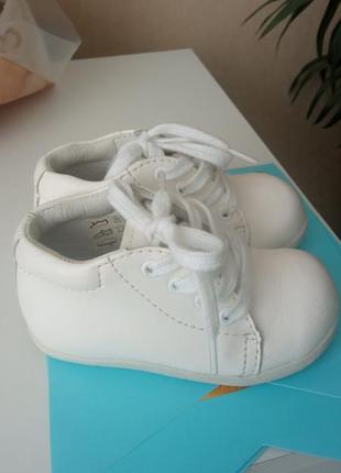 Кроссовки ботинки обуви для малышей белые кожаные4 фото