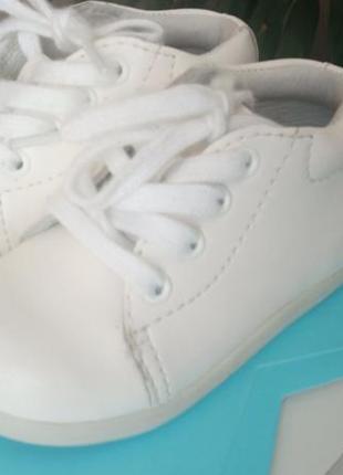 Кроссовки ботинки обуви для малышей белые кожаные1 фото