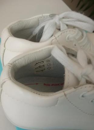 Кроссовки ботинки обуви для малышей белые кожаные5 фото