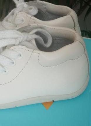 Кросівки черевики взуття для малюків білі шкіряні2 фото